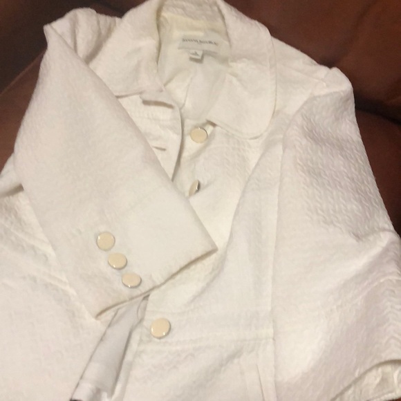 Cute Little White Jacket - Picture 3 of 4